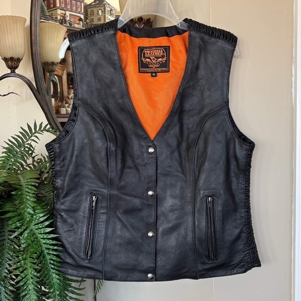 Milwaukee Genuine Leather Black Motorcycle Vest w/ Studded Eagle Snap Up Biker